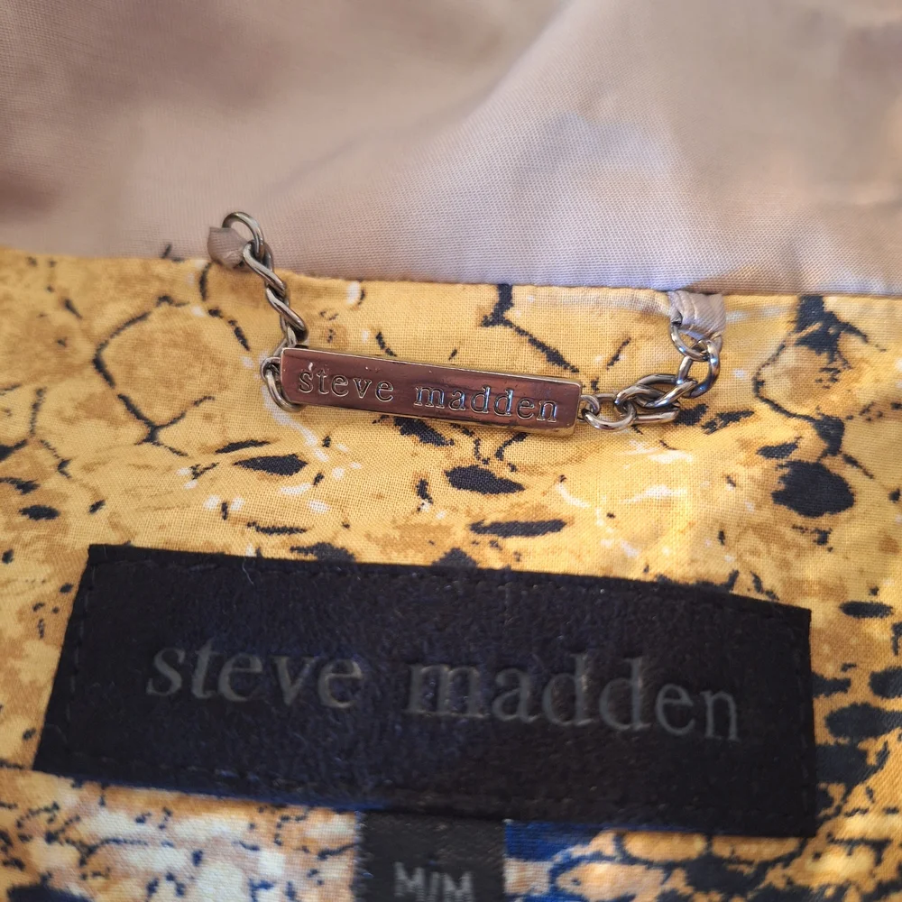 Steve Madden Tan Trench Rain Coat Belt Size Medium Very Good Condition Jacket - Picture 3 of 3